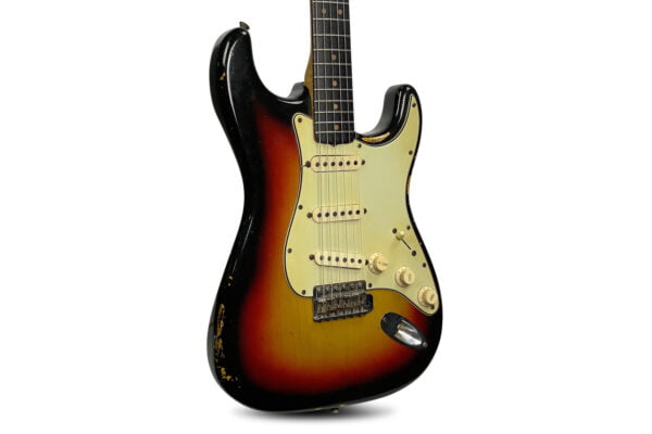 1964 Fender Stratocaster In Sunburst 1 1964 Fender Stratocaster