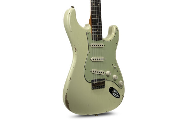 Fender Custom Shop 62 Stratocaster Relic Hardtail Vintage White 1 Fender Custom Shop