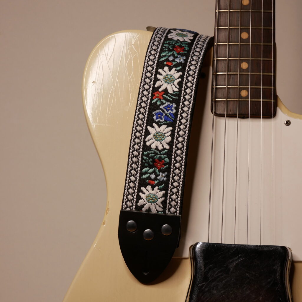 Tom'S Vintage Straps - White 'Edelweiss' Guitar/Bass Hippie Strap 1 Tom'S Vintage Straps